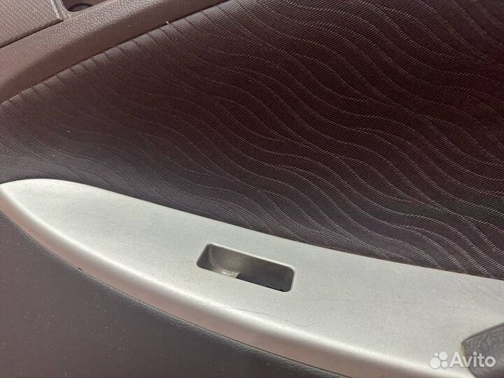 Обшивка двери Hyundai Solaris 1