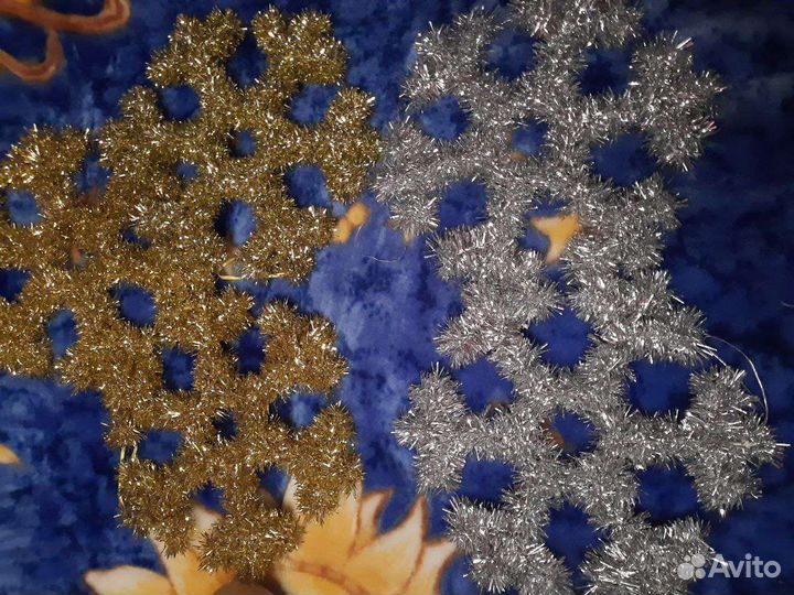 Новогодние украшения снежинки