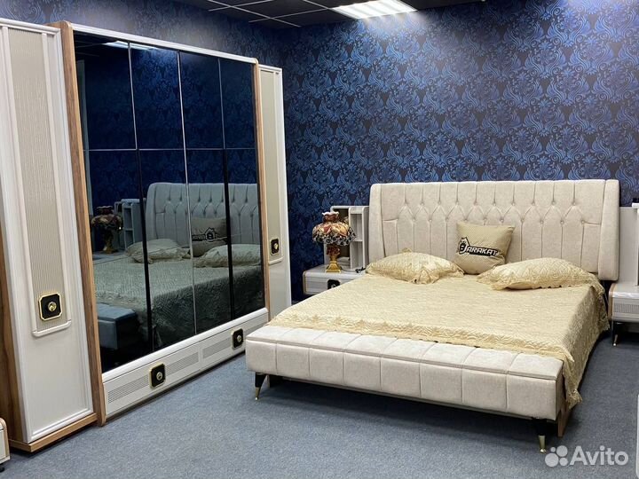 Спальный гарнитур