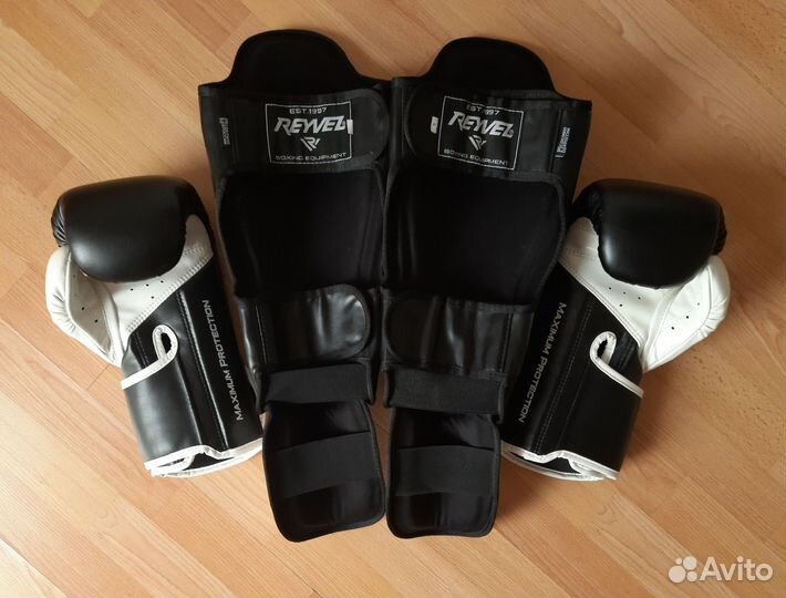 Боксерские перчатки и щитки