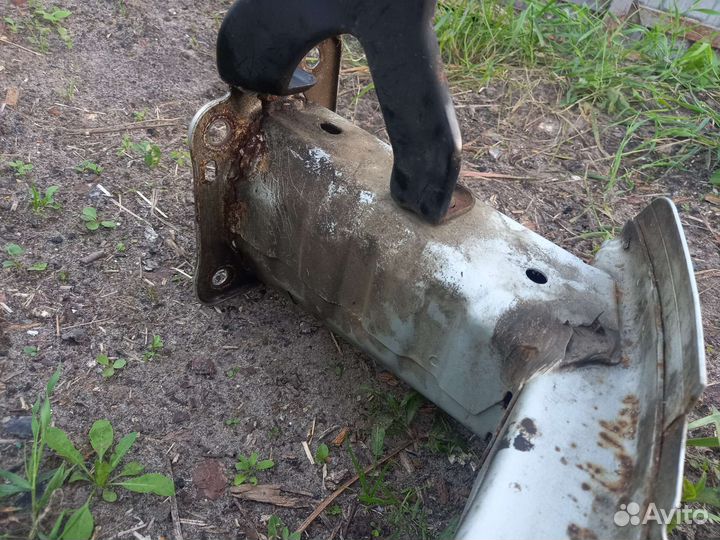 Усилитель переднего бампера Форд Фокус 2