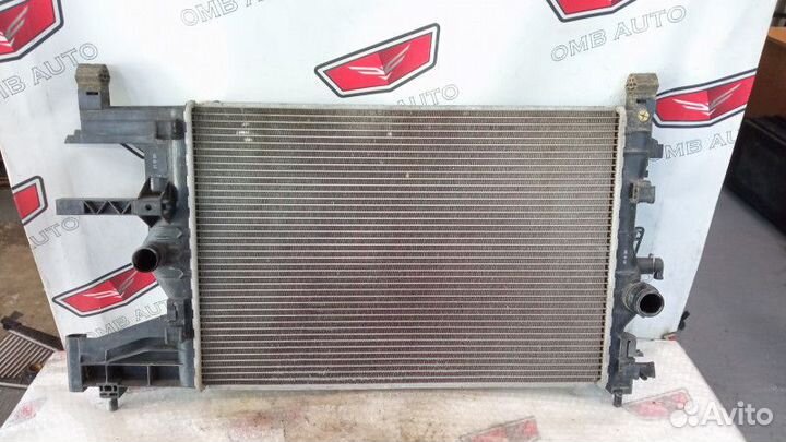 Радиатор охлаждения Опель Астра J МКПП