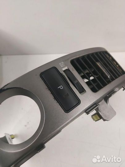 Дефлектор обдува салона правый нижний Toyota Prius