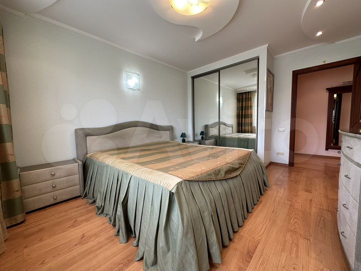 3-к. квартира, 110 м², 3/9 эт.