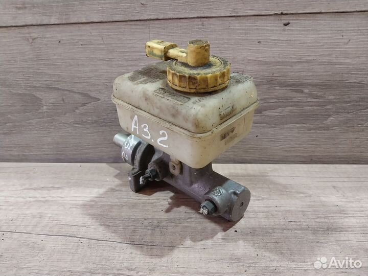 Главный тормозной цилиндр Volkswagen Golf 4 Bora