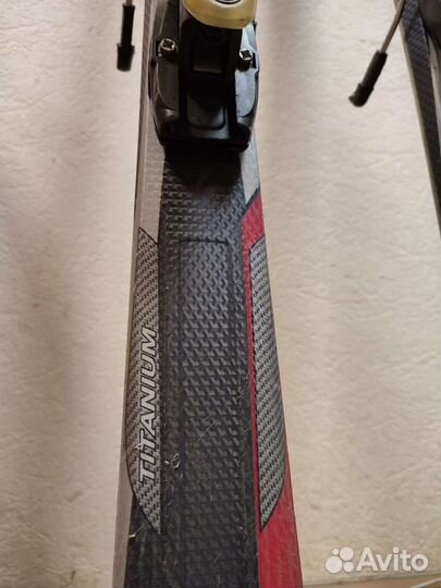 Горнолыжные ботинки и лыжи в комплекте