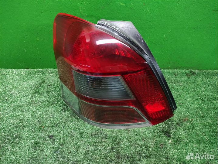 Фонарь задний наружный левый Toyota Yaris P90 2010