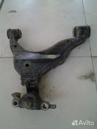 Тойота ленд-крузер рычаг передний правый нижний