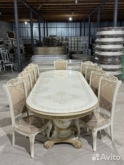 Стол и стулья