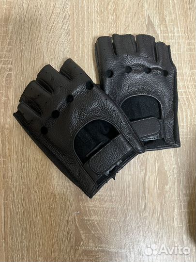 Перчатки без пальцев