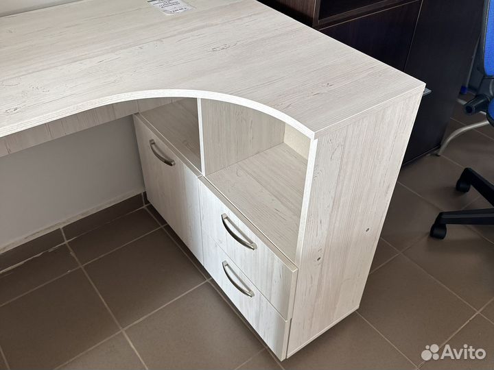 Письменный стол