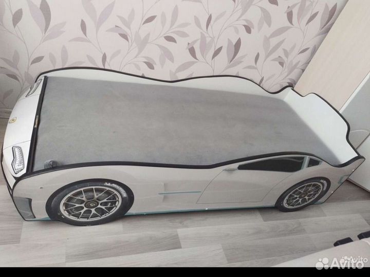 Детская кровать машина с подъемным механизмом