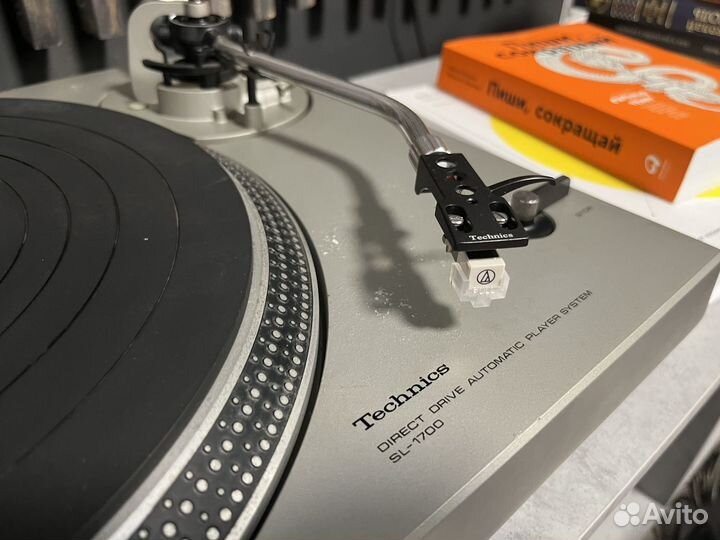 Проигрыватель винила Technics SL 1700