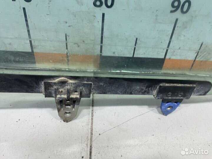 Стекло передней правой двери