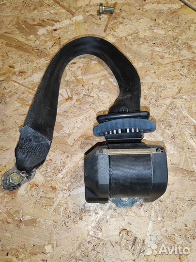 Ремень безопасности задний левый Skoda Fabia 1