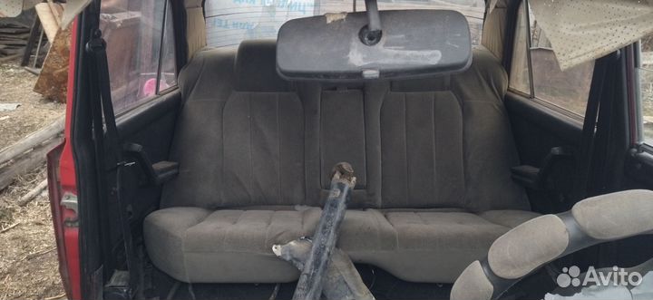 Сиденье автомобильное заднее