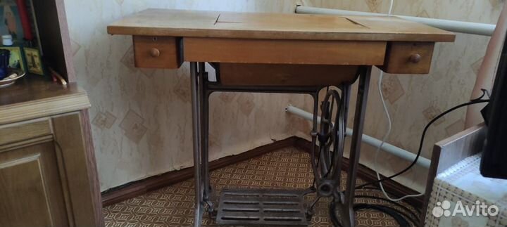 Швейная машинка на станине