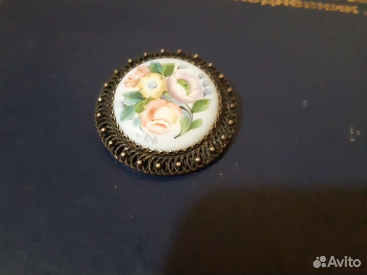 Продаю брошь женскую 18 век цена 2мл