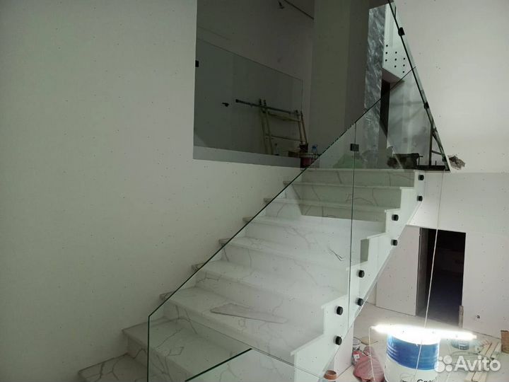 Стеклянные перила для лестниц