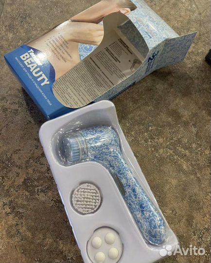 Массажер лица новый