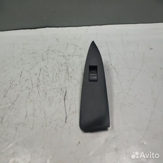 Кнопка заднего стеклоподъемника Toyota RAV4 XA30