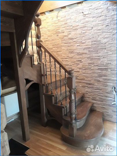 Лестница деревянная