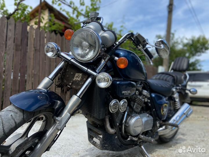 Honda Magna