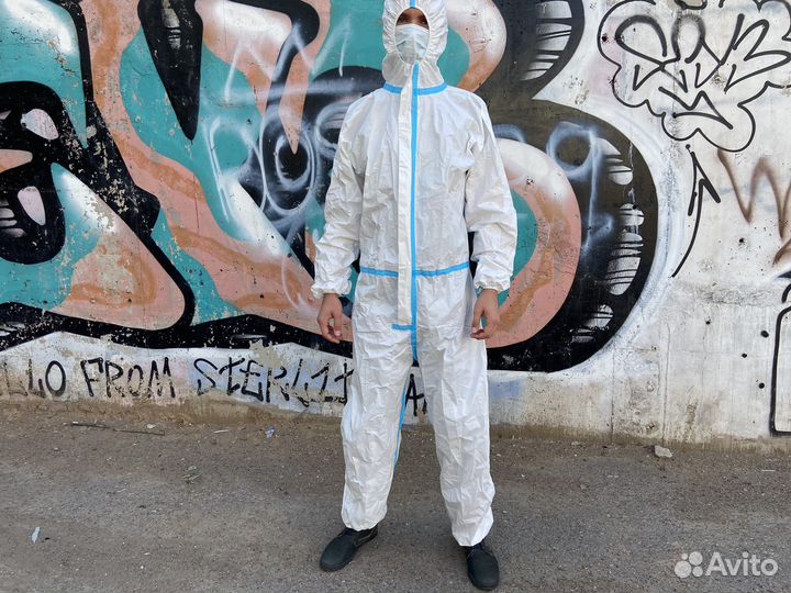 Защитный костюм одноразовый комбинезон