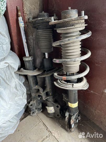 Стойки передние Kia Sportage 3