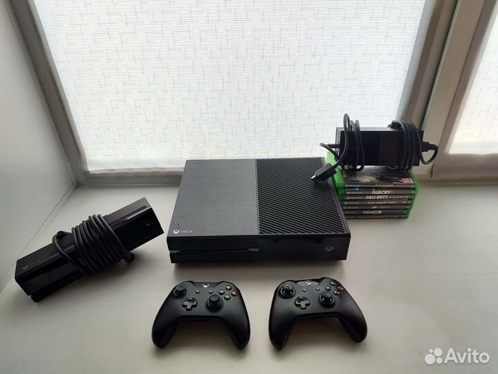 Xbox One + Kinect + 2 джойстика + 7 дисков