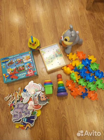 Развивающие игрушки для малышей пакетом