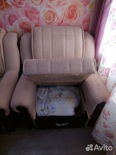 Угловой диван и кресло бу