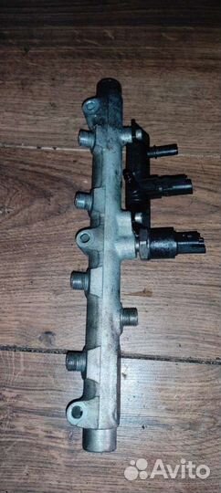 Топливная рампа peugeot 406 2.2 nn