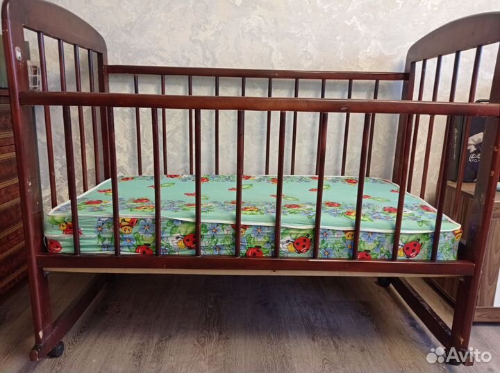 Детская кровать с матрасом