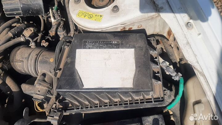 Корпус воздушного фильтра на Nissan Primera p 11