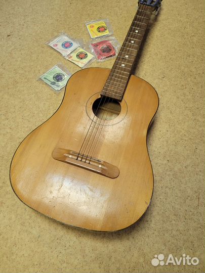 Акустическая гитара