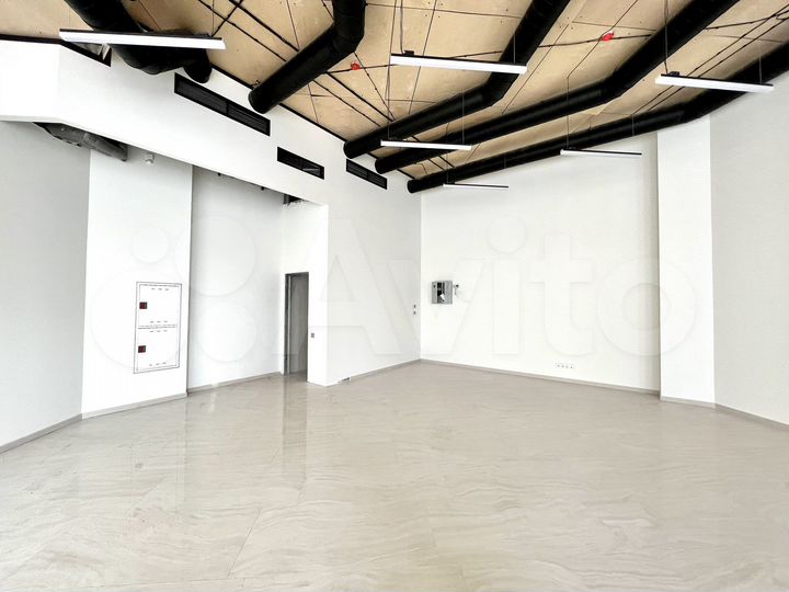 С витринами 410 м² под магазин, банк, общепит