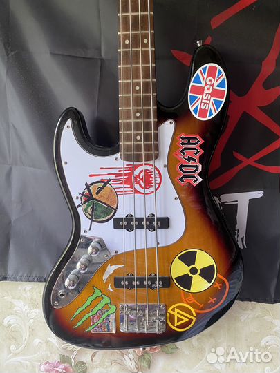 Леворукая Бас-гитара