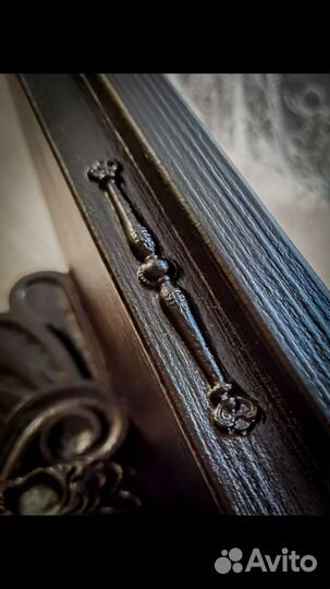 Готическая полка настенная с черепом