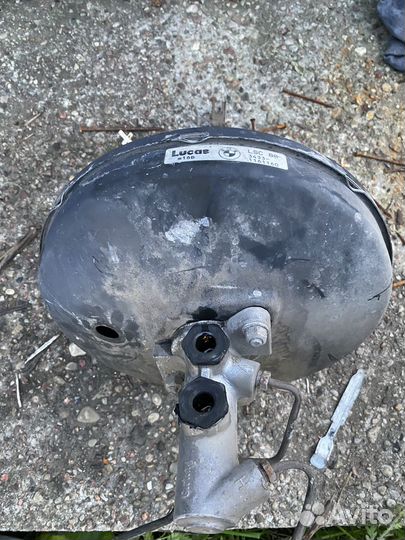 Вакумный уселитель тормозов е34