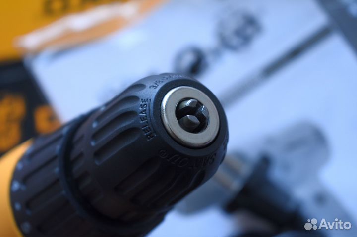 Дрель-шуруповерт электрический deko dksd400W