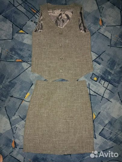 Жилет с юбкой