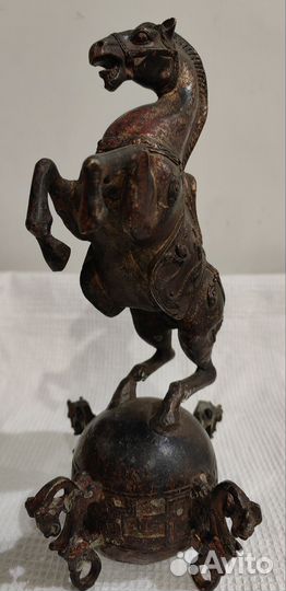Конь бронза старенький