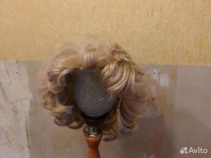 Парики,хвосты.много