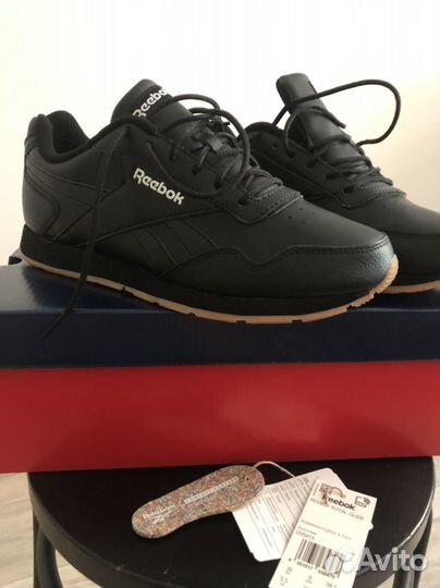 Кроссовки женские