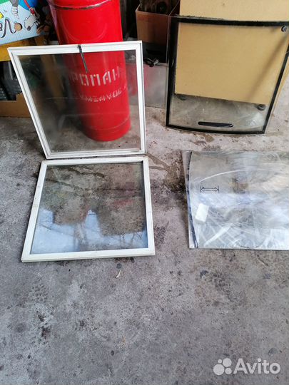 Стекло на морозильной лар