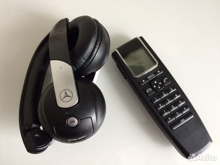 Беспроводные наушники и телефон Мерседес оригинал