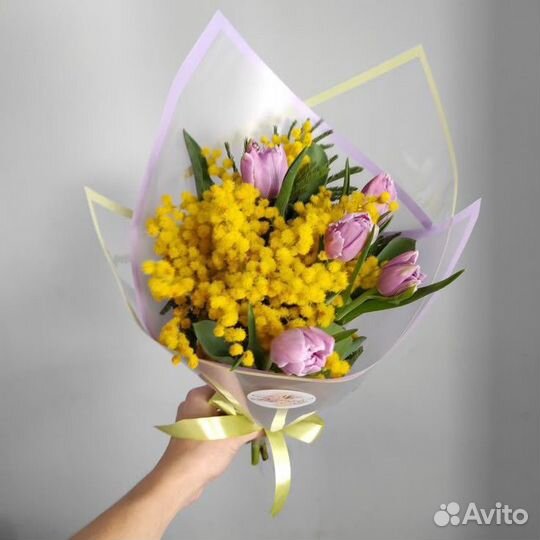 Тюльпаны с мимозой