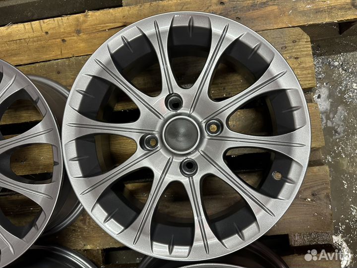 Комплект отличных литых дисков Skad 4x114.3