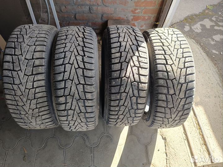 Roadstone Winguard 215/55 R17 98T